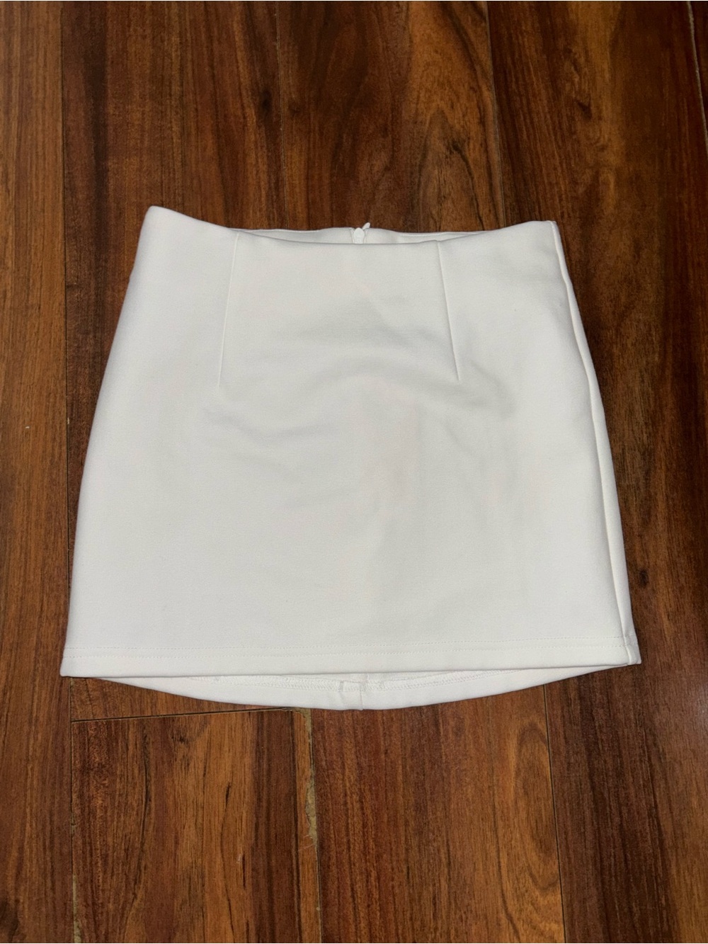 Minimal White Mini Skirt — Classic Straight Silhouette
